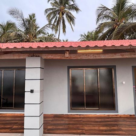 Velankanni Beach Resort Mālvan Esterno foto